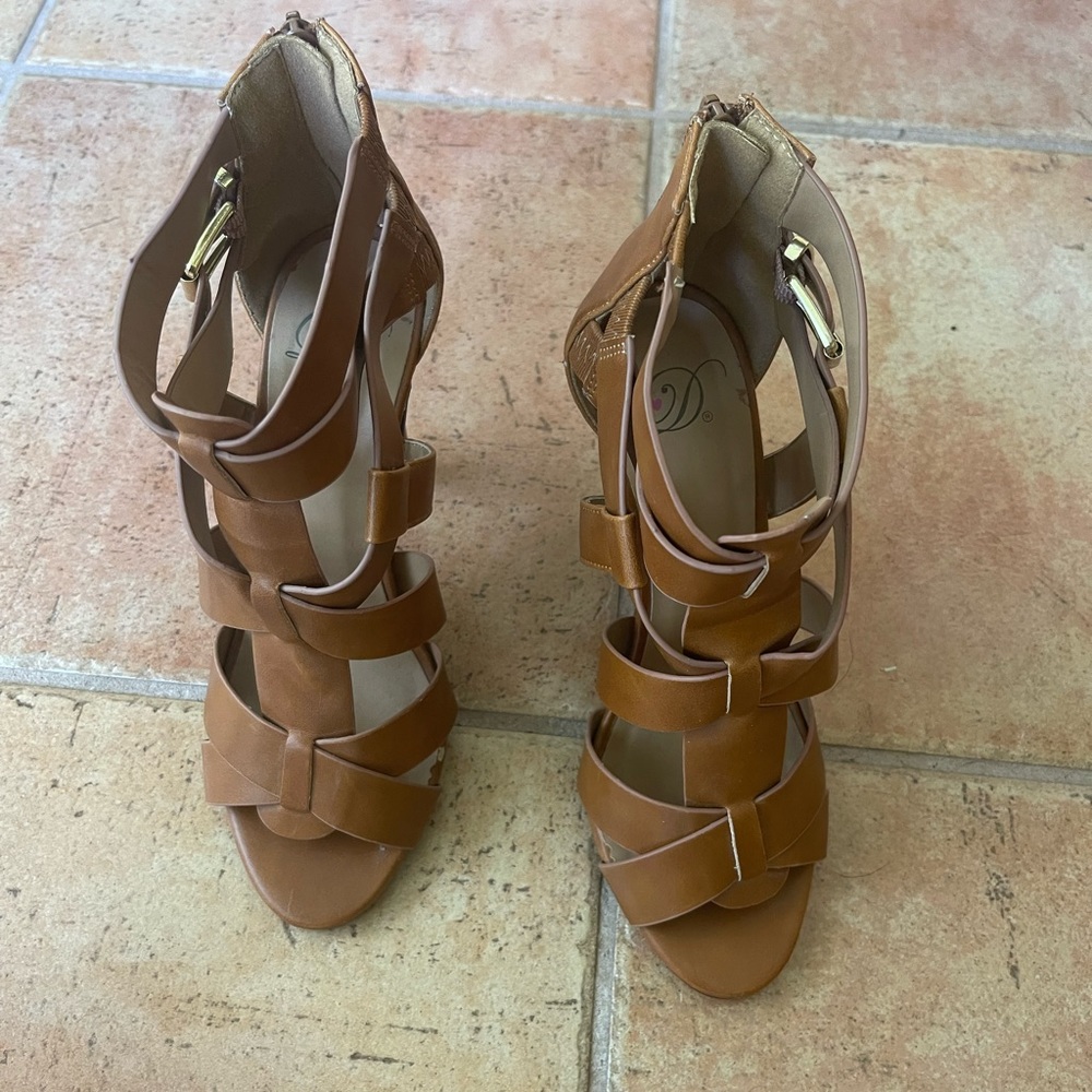 D Crisscross straps stiletto heels